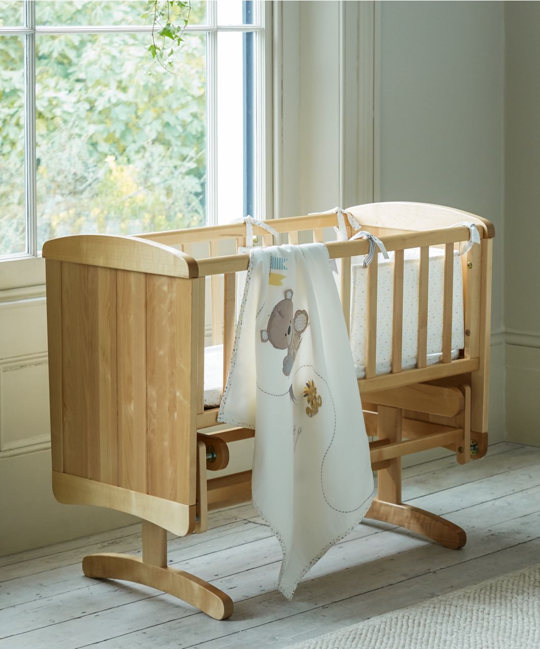 Mothercare Deluxe Gliding Crib Natural